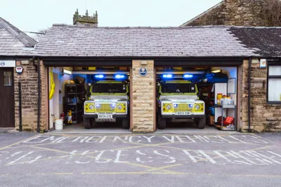 52: Callout - Group of males stuck on Kinder Scout